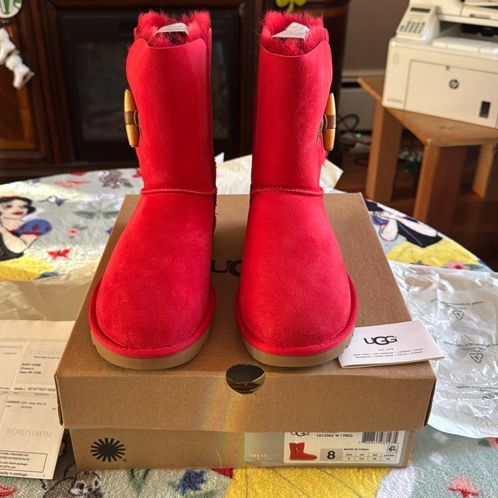 UGG KEELY RED NWB Size 8